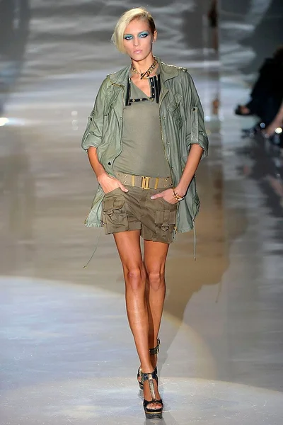 Look 27